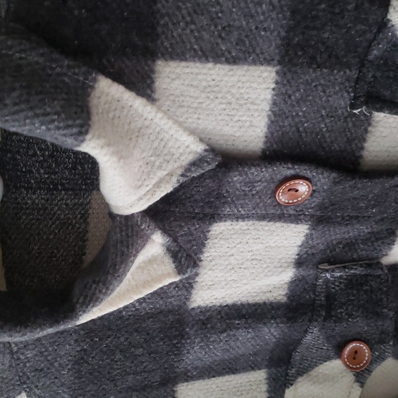 Comfy Oversized Shirt/Jacket with Wooden Buttons - Picture 4 of 10